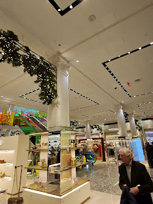 Saks Fifth Avenue photo 3