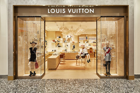 Saks Fifth Avenue photo 5