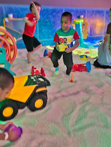 Castleton Square photo 2