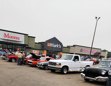 White Oaks Square photo 1