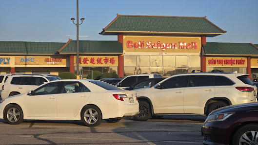 Oakridge Plaza photo 1