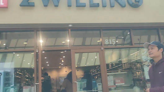 Woodburn Premium Outlets photo 3