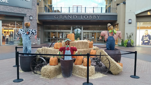 Outlets at Traverse Mountain photo 3