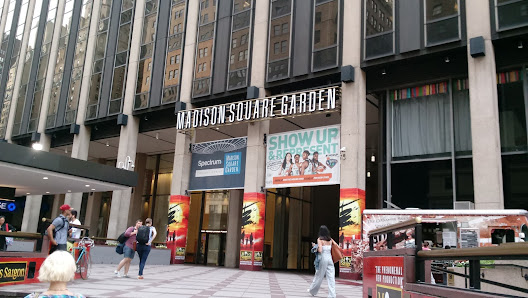 One Direction World photo 1