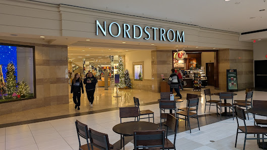 Woodfield Mall photo 5