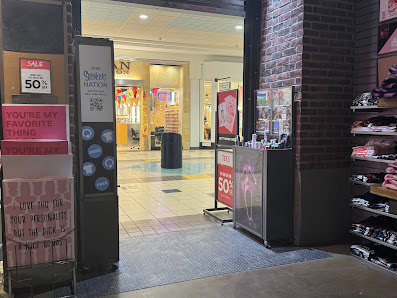 Country Club Mall photo 2