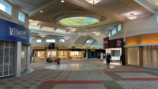 The Lakes Mall photo 3