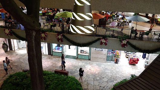 Royal Hawaiian Center photo 4