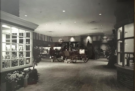 Lincoln Square Mall photo 2