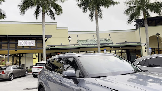 The Colonnade Outlets photo 3