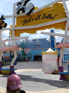 Looney Tunes Mall photo 2