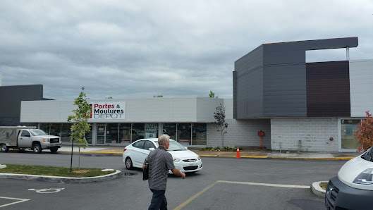 Carrefour de la Gare St-Hubert photo 1