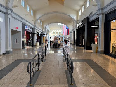 Columbiana Centre photo 4