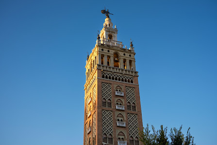 Country Club Plaza photo 6