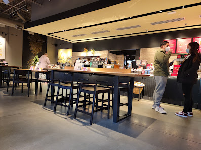 300 Main Street Market Place photo 4