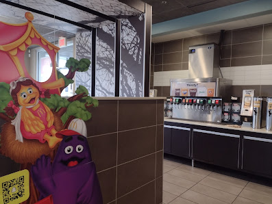 TROY MAPLE PLAZA photo 3