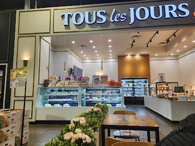 Riocan Beacon Hill photo 4