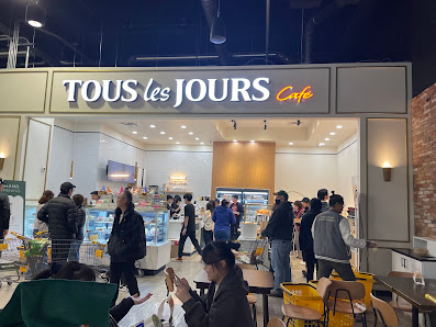 Riocan Beacon Hill photo 5