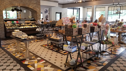 Shops of the Colonnade photo 4