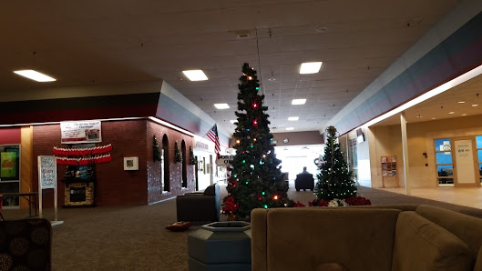 Holiday Mall photo 2