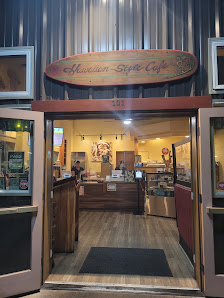 Manono Street Marketplace photo 5