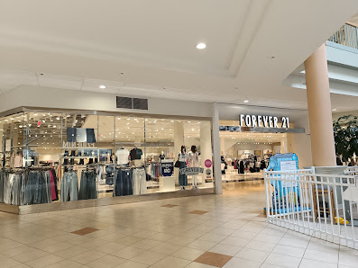 Hamilton Mall photo 4