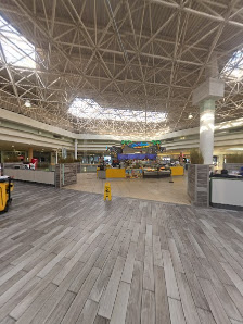 Hamilton Mall photo 6