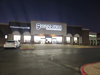 Pueblo Shopping center photo 1