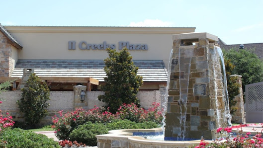 II Creeks Plaza photo 5