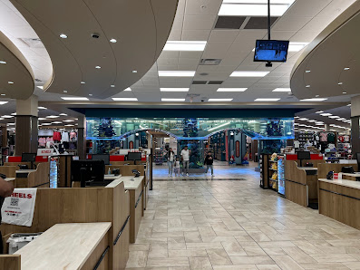 Towne East Square photo 2