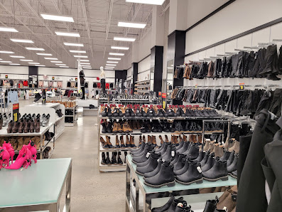 Plaza at Polo Park photo 2