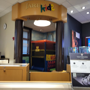 Thoroughbred Village photo 4