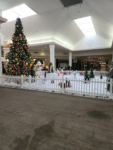 Golden East Crossing photo 4