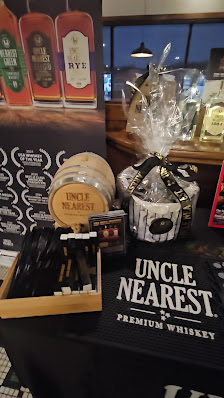 Mount Vernon Plaza photo 3