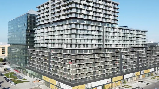 Quartier Laval photo 3