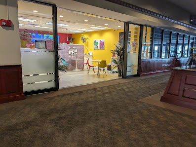 Hampshire Plaza photo 4