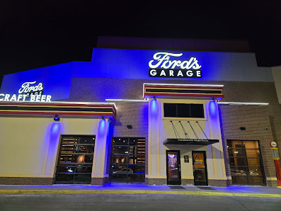 Twelve Mile Crossing at Fountain Walk photo 1