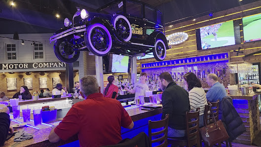 Twelve Mile Crossing at Fountain Walk photo 2