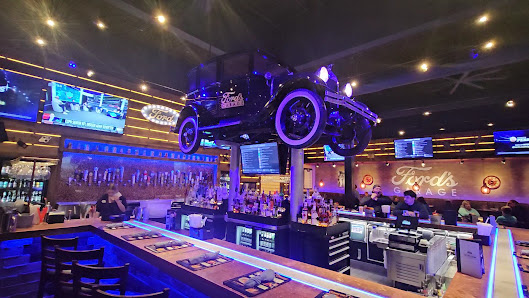 Twelve Mile Crossing at Fountain Walk photo 3