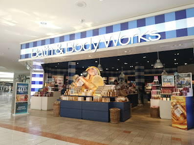 Woodbridge Center photo 4