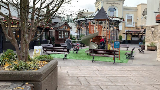 Bridgeport Village photo 3