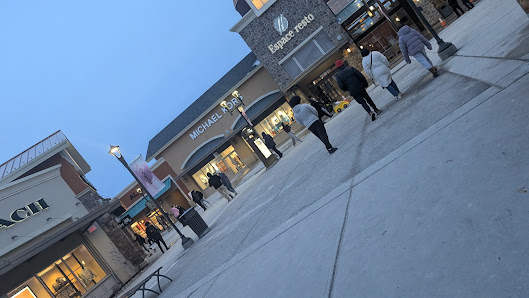 Premium Outlets Montréal photo 2