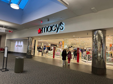 Trumbull Mall photo 1