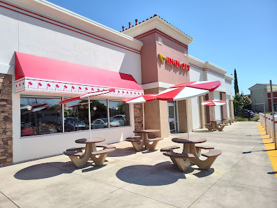 Lincoln Crossing photo 5