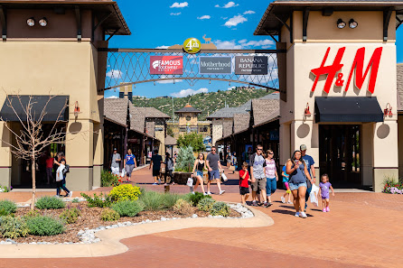 Outlets at Castle Rock photo 4