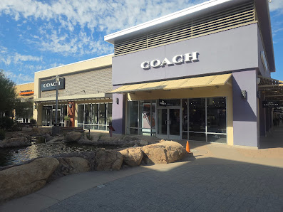 Phoenix Premium Outlets photo 1