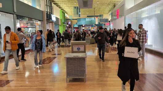 Vaughan Mills photo 3