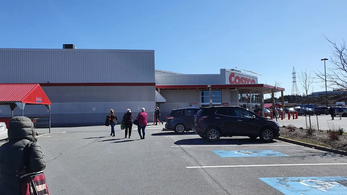 Bayer's Lake Shopping Centre • Plaza REIT Halifax