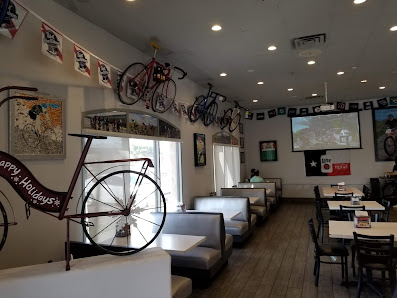 Paseo Plaza - another spot to pick up the trail photo 4