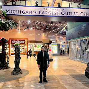 Great Lakes Crossing Outlets photo 2